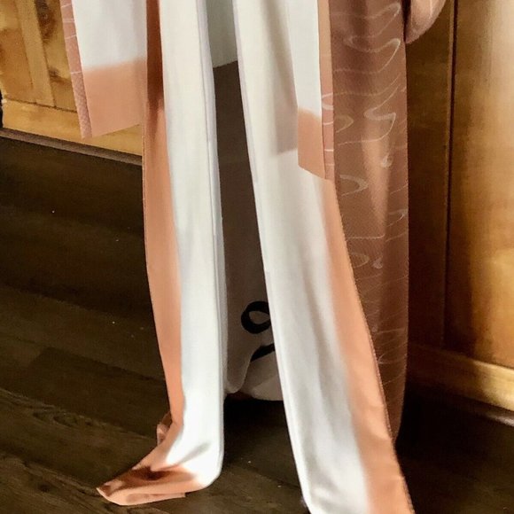 Vintage Japanese Kimono~ Chirimen Silk~ Floral Pattern ~Bust 48 / Length 60 in - Picture 6 of 12